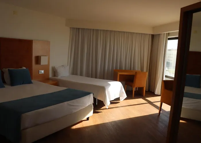 Atlantida Sol فندق فيغيورا دا فوز